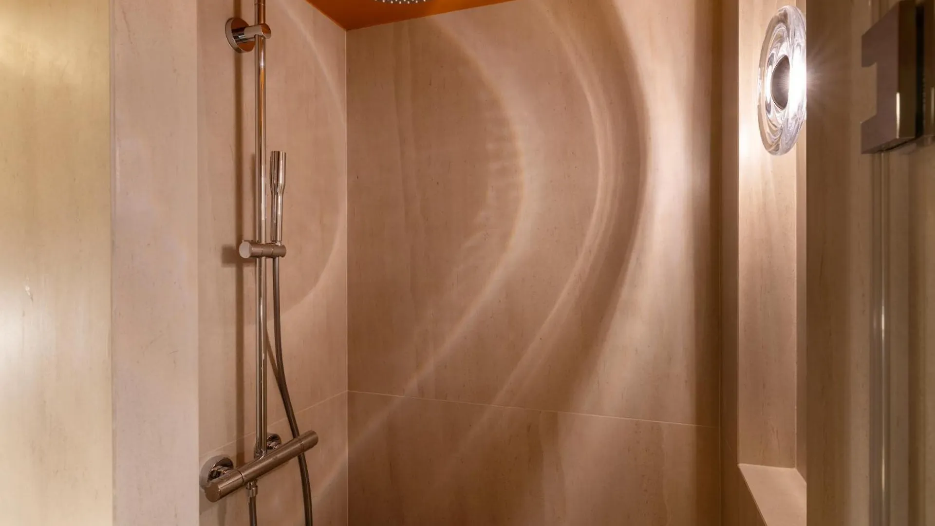 Belinda Hotel & Spa Париж